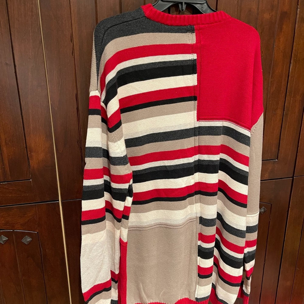 Unique Sweater - Picture 3 of 4